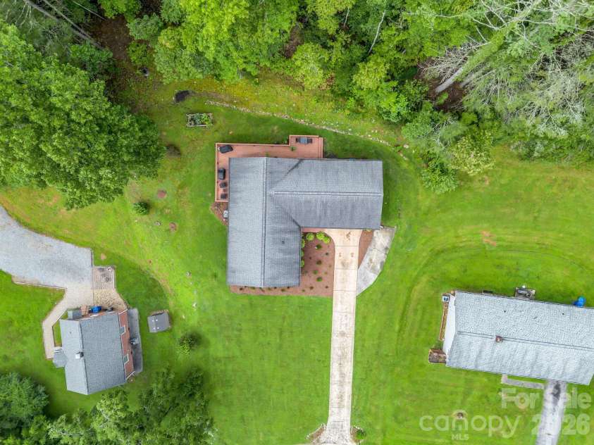 89 Hillview Circle, Brevard, NC 28712.  MLS# CAR4414066, YatesRealty ID 44693. 