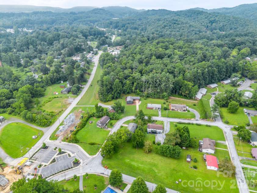 89 Hillview Circle, Brevard, NC 28712.  MLS# CAR4414066, YatesRealty ID 44693. 