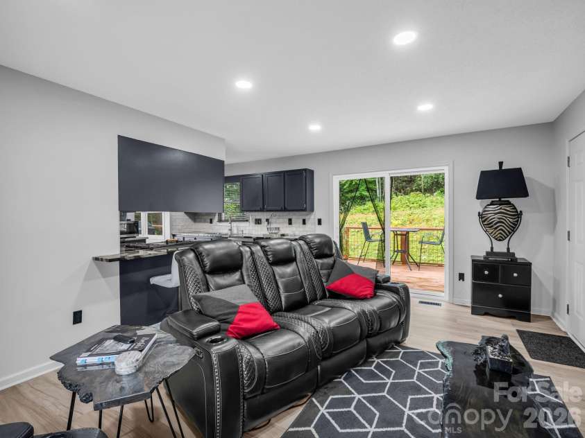 89 Hillview Circle, Brevard, NC 28712.  MLS# CAR4414066, YatesRealty ID 44693. Living Room