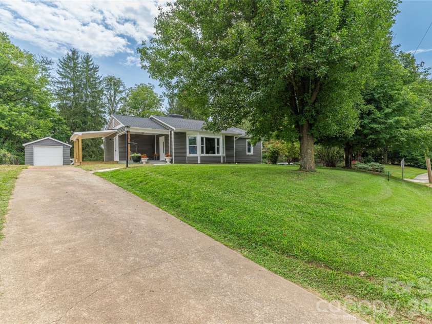 638 Newfound Street, Canton, NC 28716.  MLS# CAR4414081, YatesRealty ID 44694. 