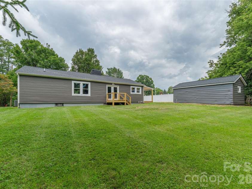 638 Newfound Street, Canton, NC 28716.  MLS# CAR4414081, YatesRealty ID 44694. 