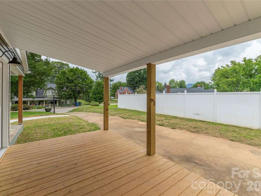 638 Newfound Street, Canton, NC 28716.  MLS# CAR4414081, YatesRealty ID 44694. 