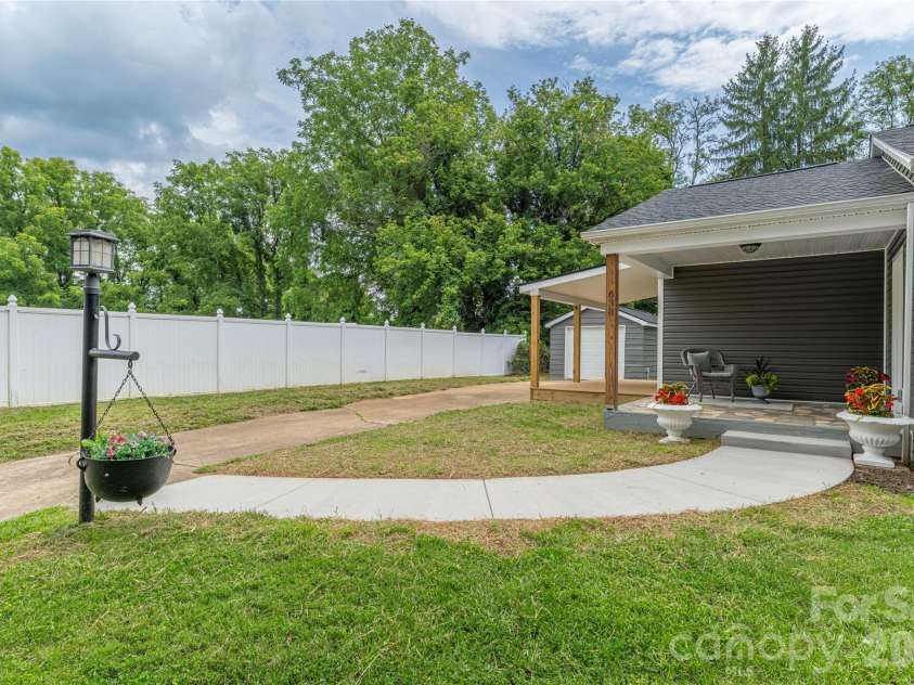 638 Newfound Street, Canton, NC 28716.  MLS# CAR4414081, YatesRealty ID 44694. 