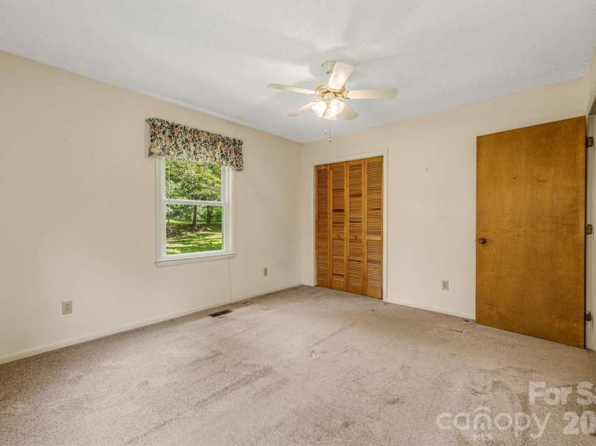 11 Ridgeway Drive, Weaverville, NC 28787.  MLS# CAR4414965, YatesRealty ID 44696. 3rd Bedroom