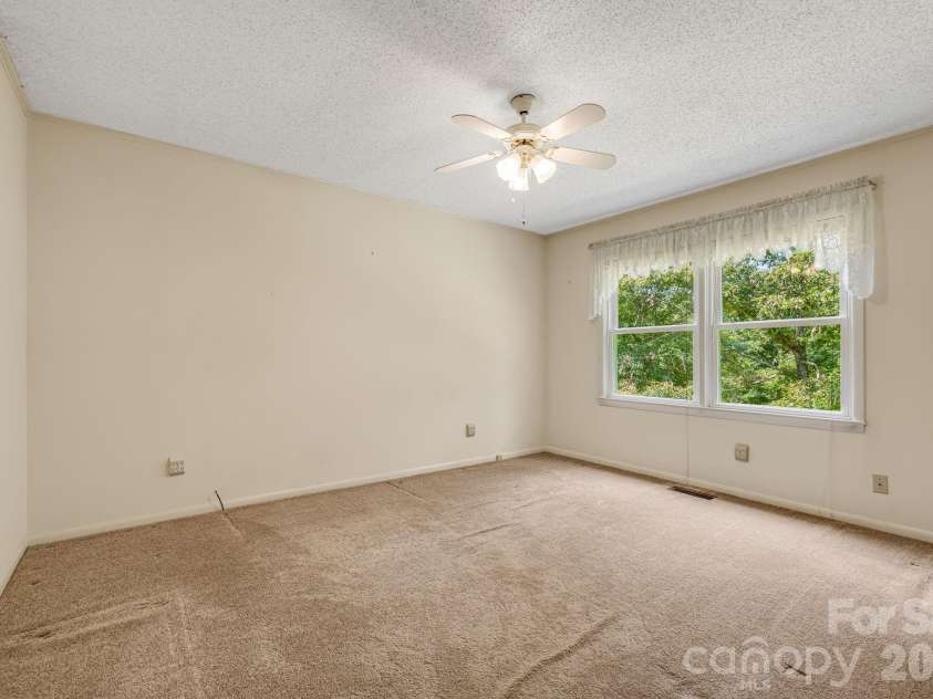 11 Ridgeway Drive, Weaverville, NC 28787.  MLS# CAR4414965, YatesRealty ID 44696. 4th Bedroom