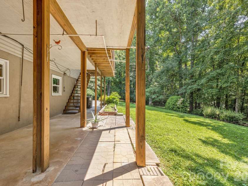 11 Ridgeway Drive, Weaverville, NC 28787.  MLS# CAR4414965, YatesRealty ID 44696. 
