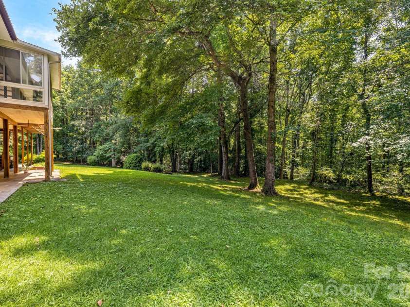 11 Ridgeway Drive, Weaverville, NC 28787.  MLS# CAR4414965, YatesRealty ID 44696. 