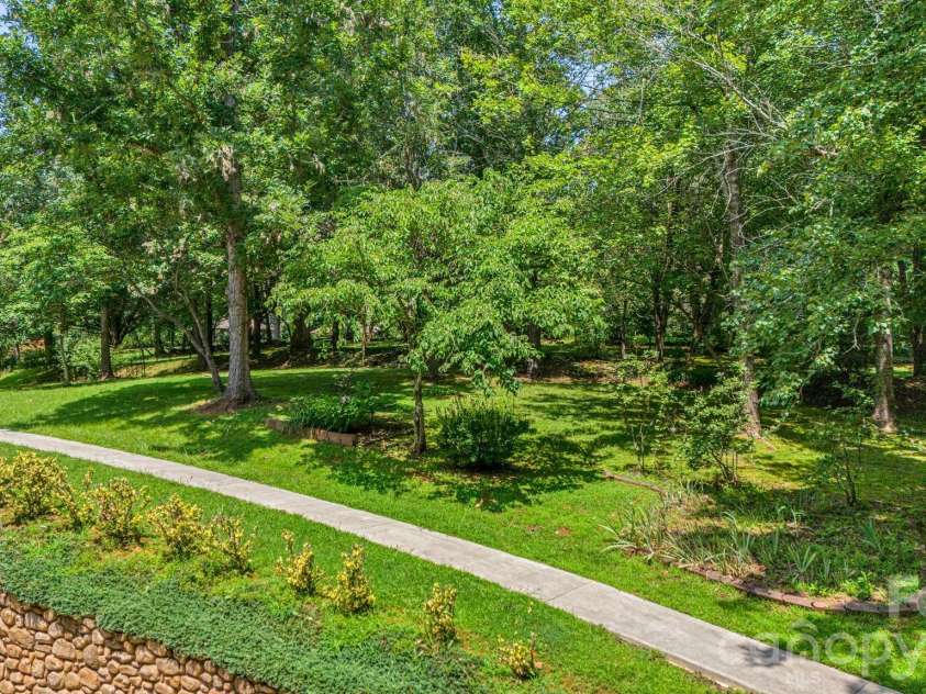 11 Ridgeway Drive, Weaverville, NC 28787.  MLS# CAR4414965, YatesRealty ID 44696. 
