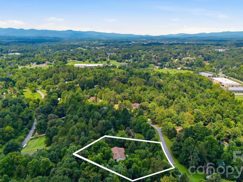 11 Ridgeway Drive, Weaverville, NC 28787.  MLS# CAR4414965, YatesRealty ID 44696. 