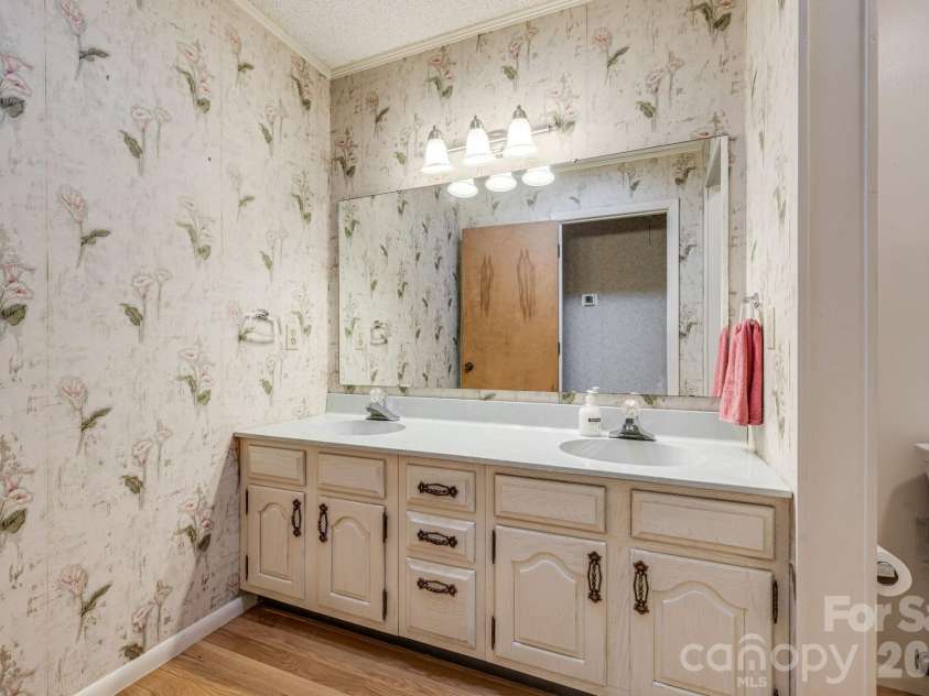 11 Ridgeway Drive, Weaverville, NC 28787.  MLS# CAR4414965, YatesRealty ID 44696. Hallway Bathroom with double vanity