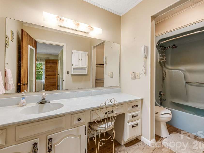 11 Ridgeway Drive, Weaverville, NC 28787.  MLS# CAR4414965, YatesRealty ID 44696. Primary Bathroom