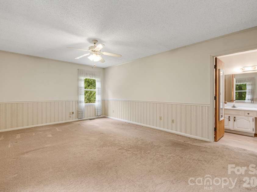 11 Ridgeway Drive, Weaverville, NC 28787.  MLS# CAR4414965, YatesRealty ID 44696. Primary Bedroom