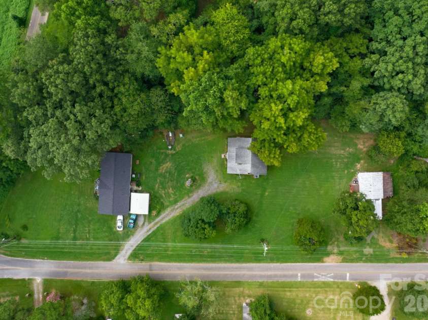 109 Crossrail Road, Mooresville, NC 28115.  MLS# CAR4414047, YatesRealty ID 44698. 