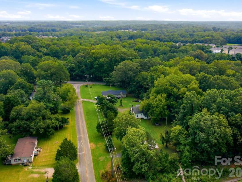 109 Crossrail Road, Mooresville, NC 28115.  MLS# CAR4414047, YatesRealty ID 44698. 