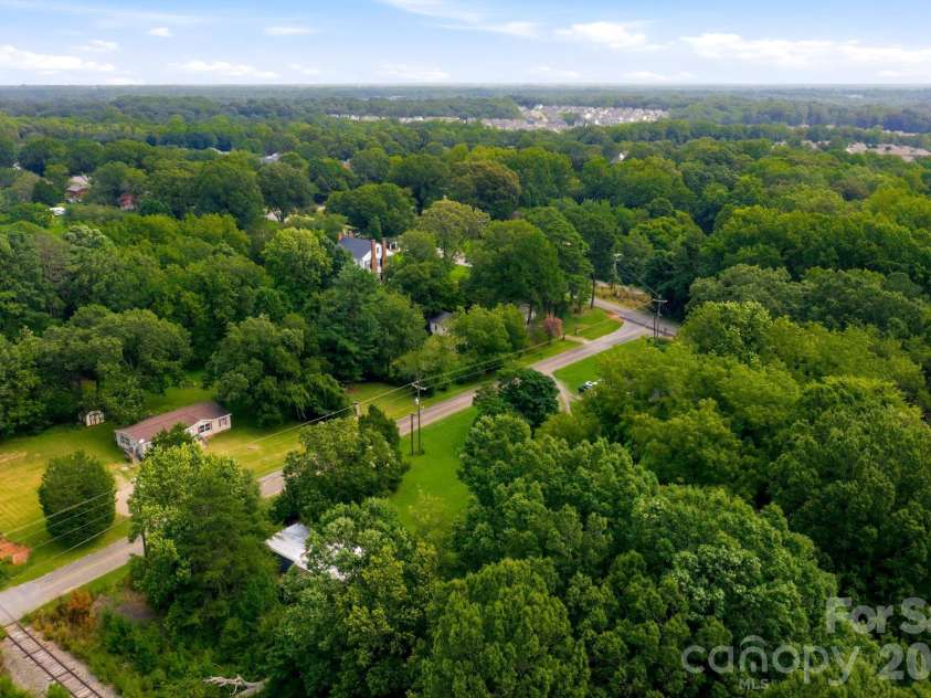 109 Crossrail Road, Mooresville, NC 28115.  MLS# CAR4414047, YatesRealty ID 44698. 