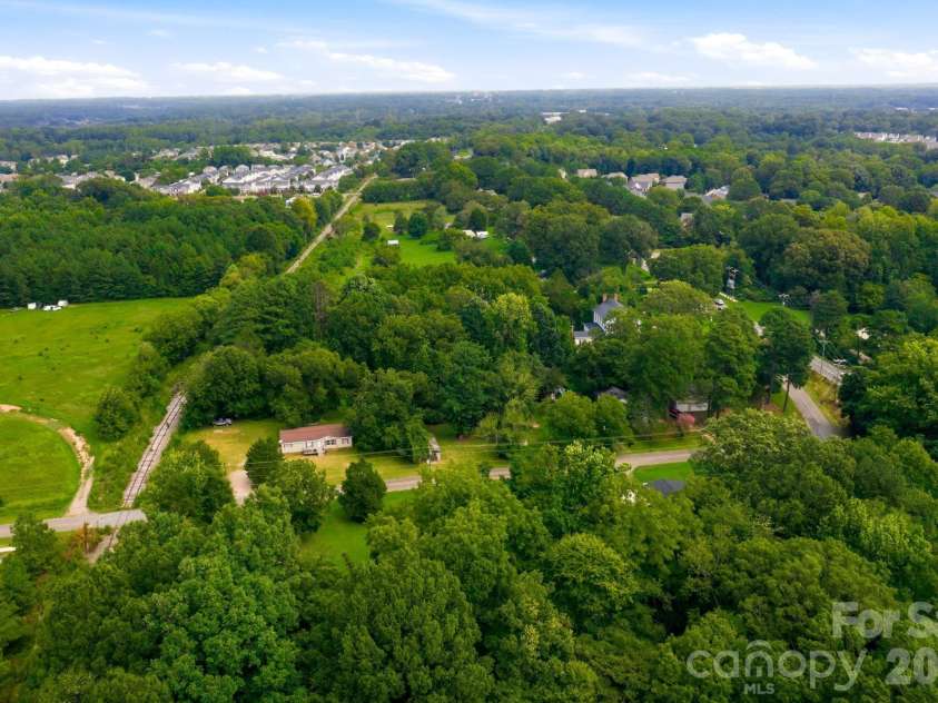 109 Crossrail Road, Mooresville, NC 28115.  MLS# CAR4414047, YatesRealty ID 44698. 