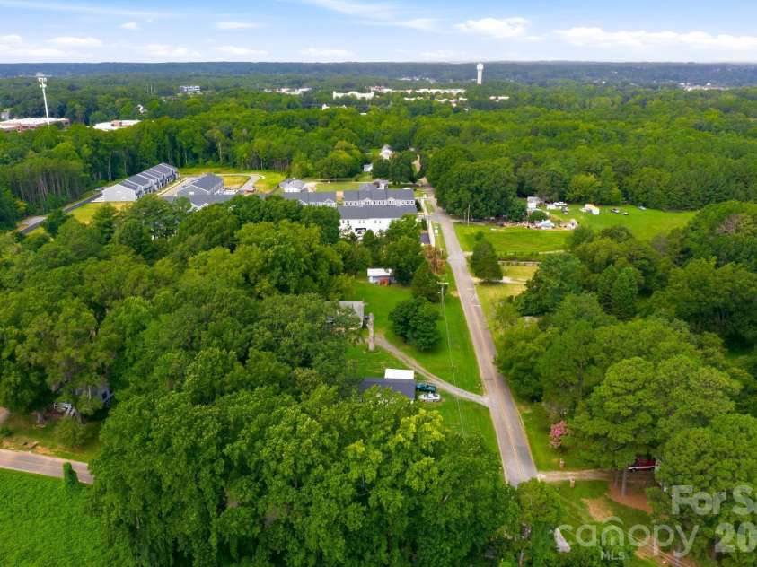 109 Crossrail Road, Mooresville, NC 28115.  MLS# CAR4414047, YatesRealty ID 44698. 