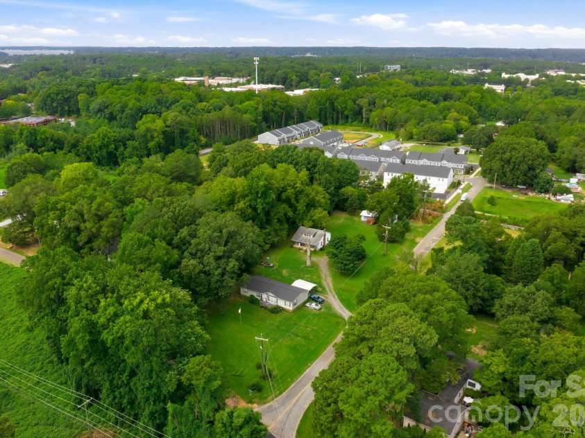 109 Crossrail Road, Mooresville, NC 28115.  MLS# CAR4414047, YatesRealty ID 44698. 