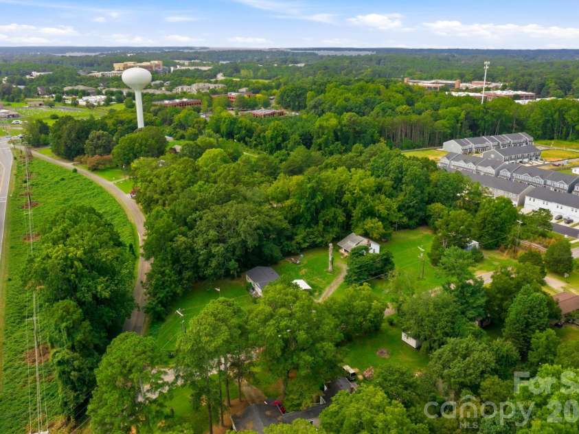 109 Crossrail Road, Mooresville, NC 28115.  MLS# CAR4414047, YatesRealty ID 44698. 