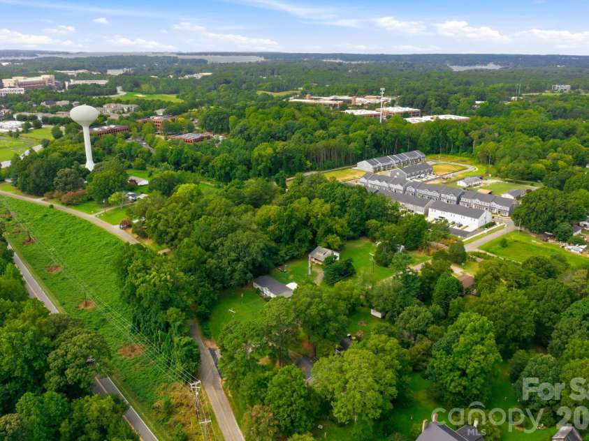 109 Crossrail Road, Mooresville, NC 28115.  MLS# CAR4414047, YatesRealty ID 44698. 