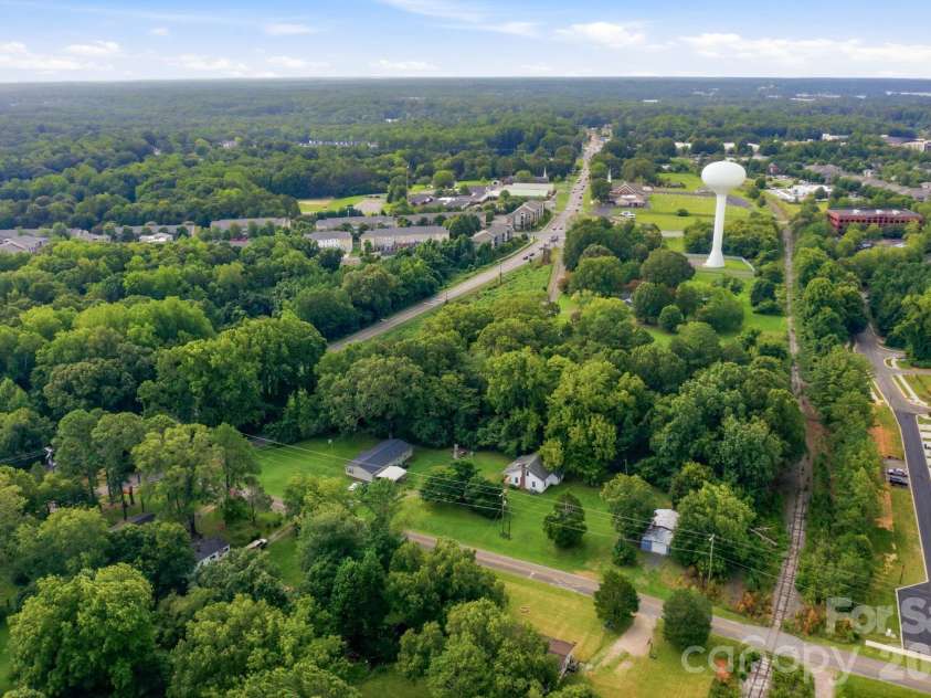109 Crossrail Road, Mooresville, NC 28115.  MLS# CAR4414047, YatesRealty ID 44698. 