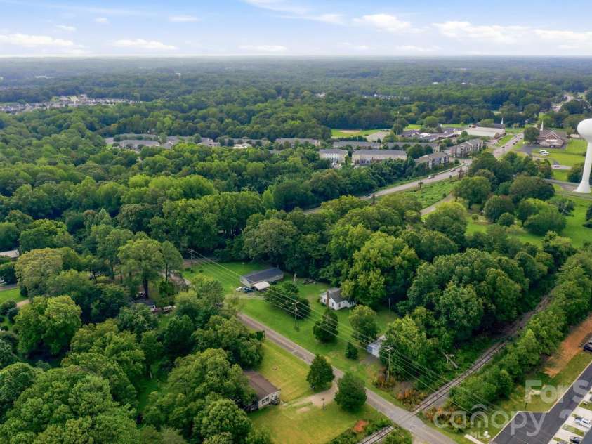 109 Crossrail Road, Mooresville, NC 28115.  MLS# CAR4414047, YatesRealty ID 44698. 