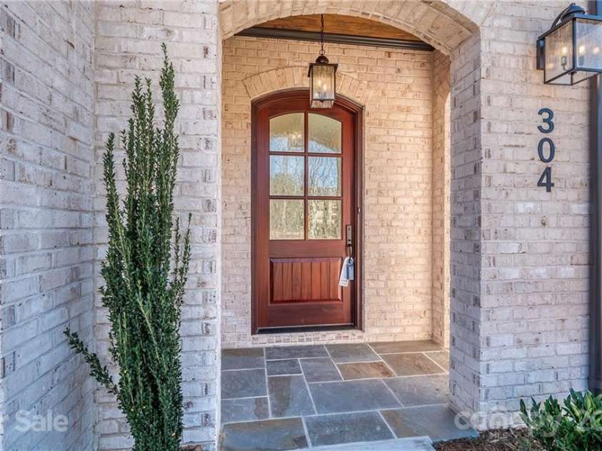 301 Audrey Place, Charlotte, NC 28226.  MLS# CAR3728891, YatesRealty ID 447. 