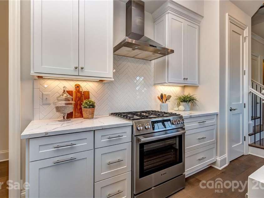 301 Audrey Place, Charlotte, NC 28226.  MLS# CAR3728891, YatesRealty ID 447. 