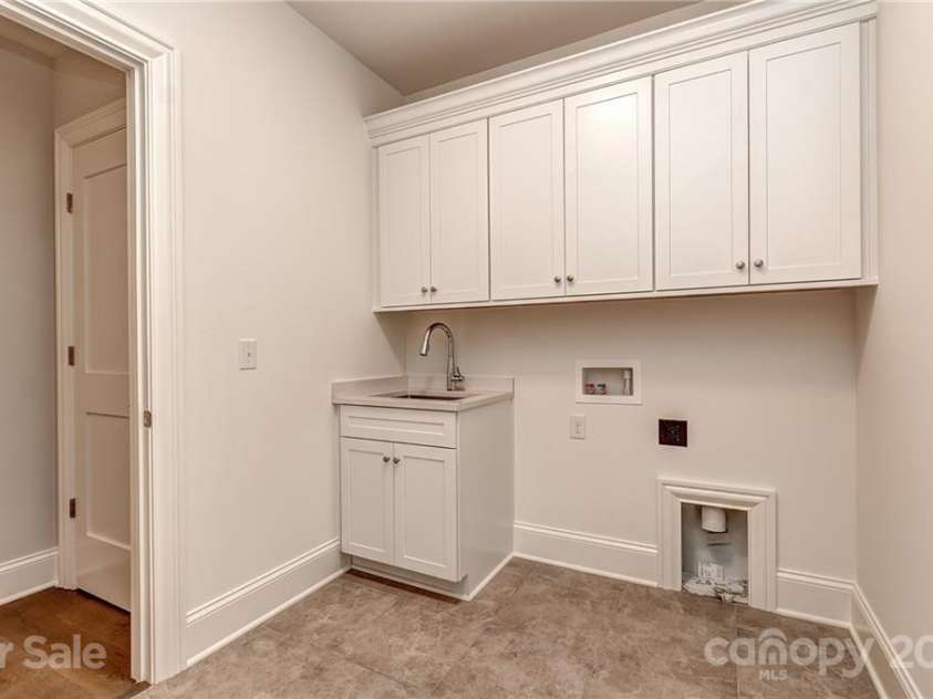 301 Audrey Place, Charlotte, NC 28226.  MLS# CAR3728891, YatesRealty ID 447. 