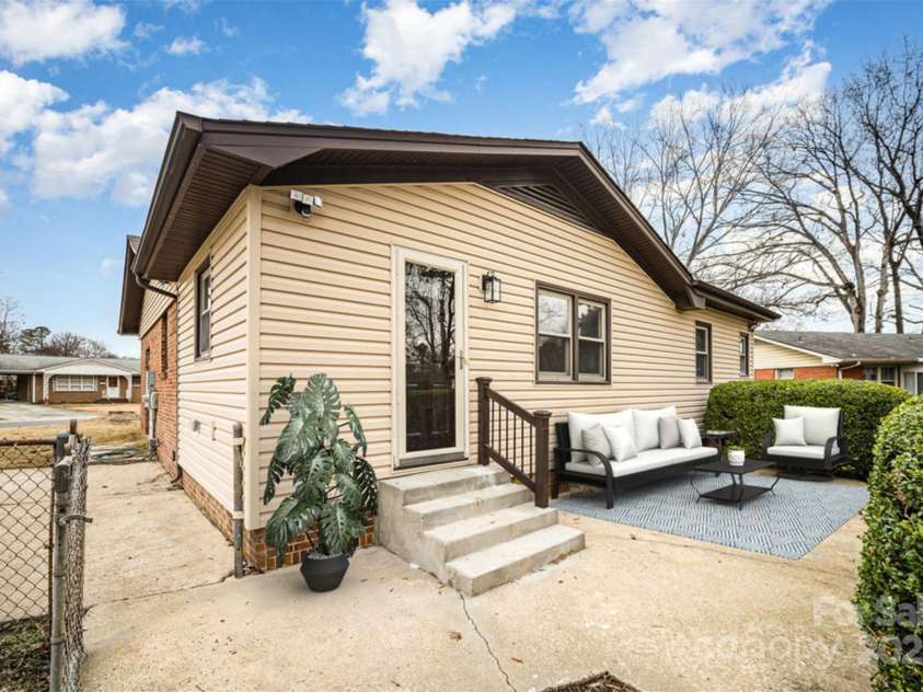 5310 Myrica Lane, Charlotte, NC 28213.  MLS# CAR4228798, YatesRealty ID 4470. 