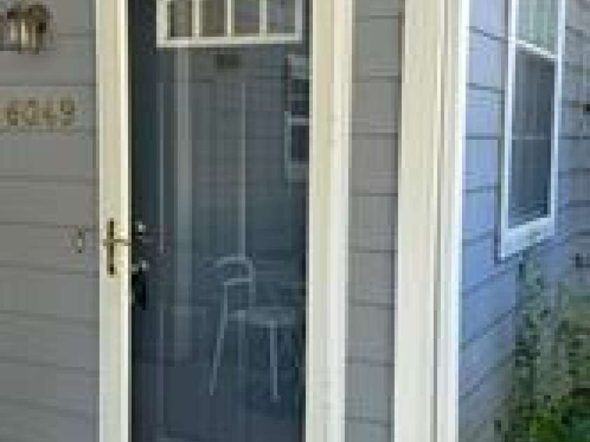 6049 Treetop Court, Charlotte, NC 28212.  MLS# CAR4397457, YatesRealty ID 44700. Front door