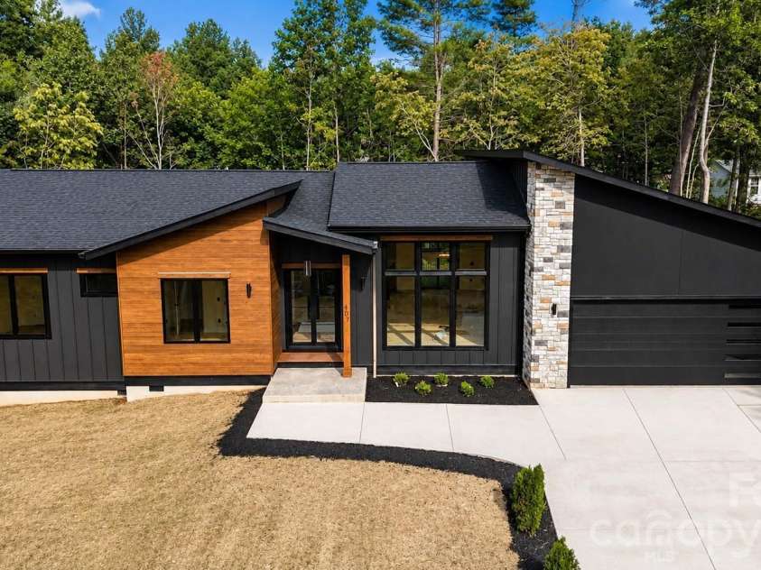 407 Melnick Terrace, Asheville, NC 28803.  MLS# CAR4410571, YatesRealty ID 44701. 