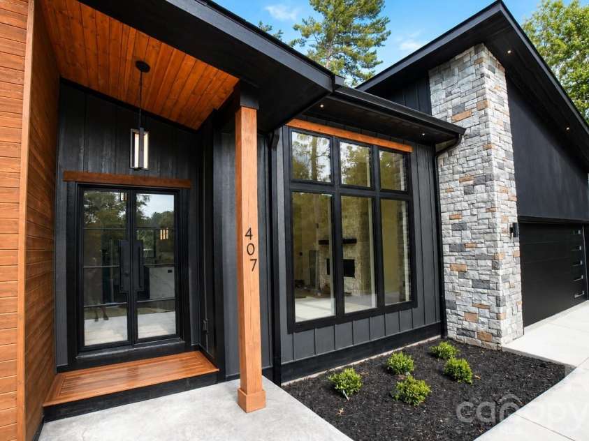 407 Melnick Terrace, Asheville, NC 28803.  MLS# CAR4410571, YatesRealty ID 44701. 