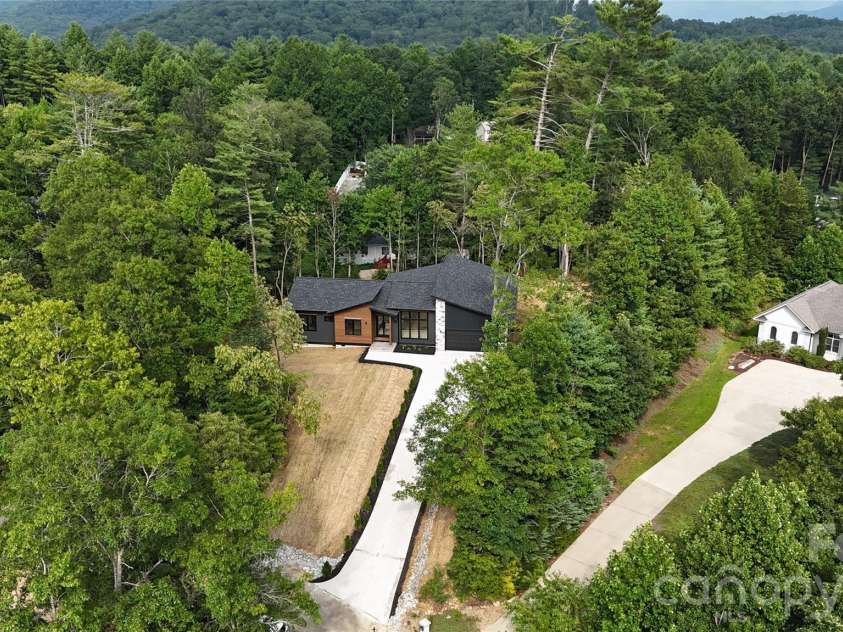 407 Melnick Terrace, Asheville, NC 28803.  MLS# CAR4410571, YatesRealty ID 44701. 
