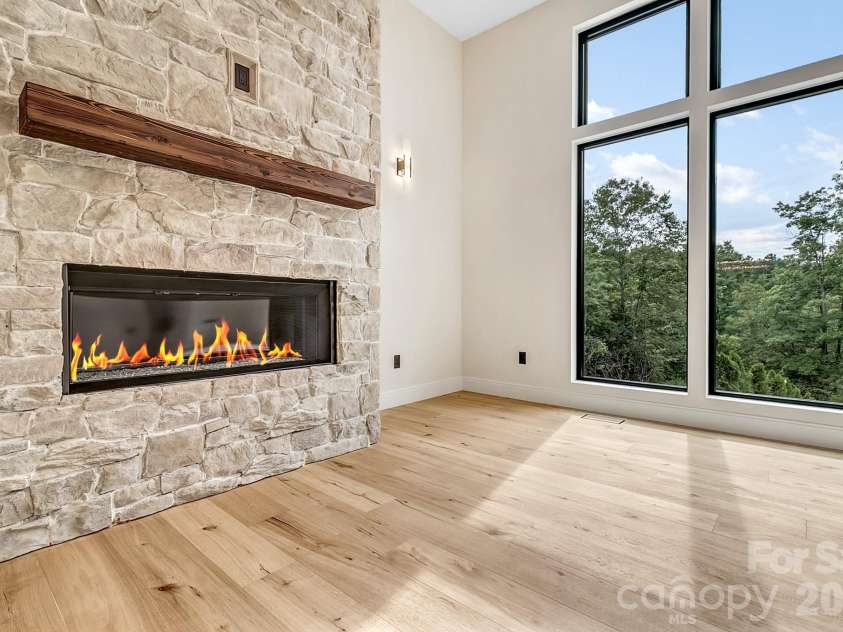 407 Melnick Terrace, Asheville, NC 28803.  MLS# CAR4410571, YatesRealty ID 44701. 