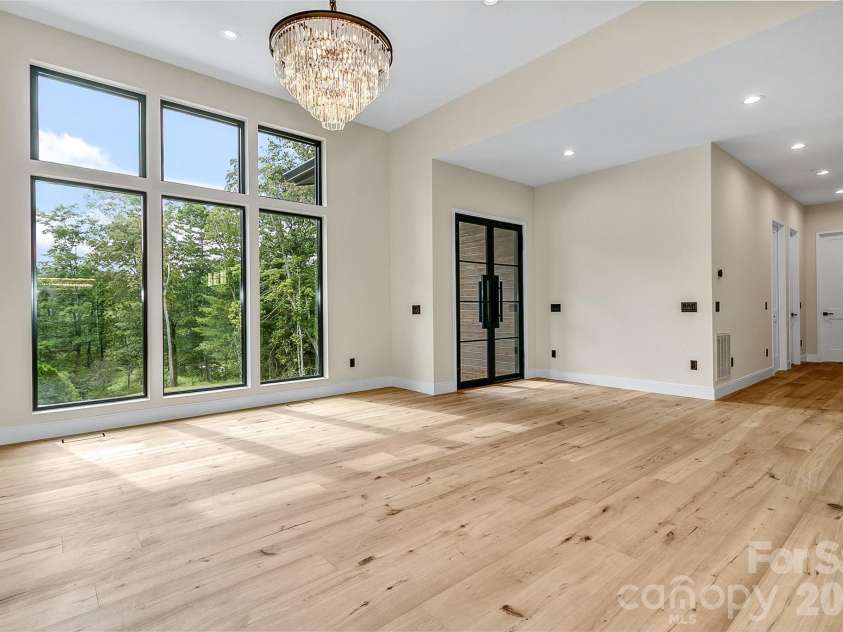 407 Melnick Terrace, Asheville, NC 28803.  MLS# CAR4410571, YatesRealty ID 44701. 