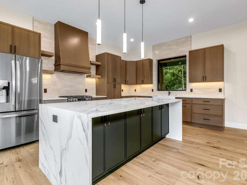 407 Melnick Terrace, Asheville, NC 28803.  MLS# CAR4410571, YatesRealty ID 44701. 