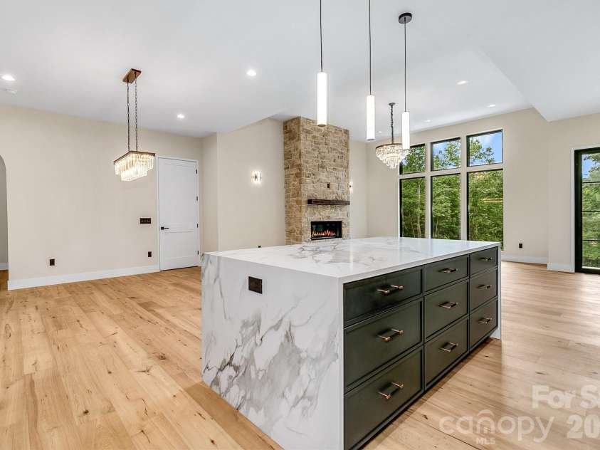 407 Melnick Terrace, Asheville, NC 28803.  MLS# CAR4410571, YatesRealty ID 44701. 