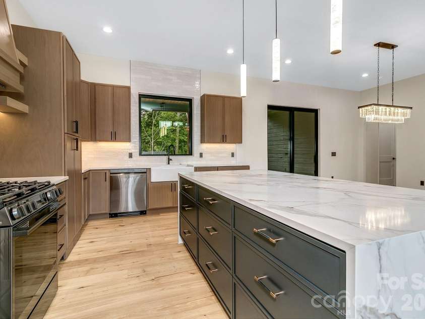 407 Melnick Terrace, Asheville, NC 28803.  MLS# CAR4410571, YatesRealty ID 44701. 