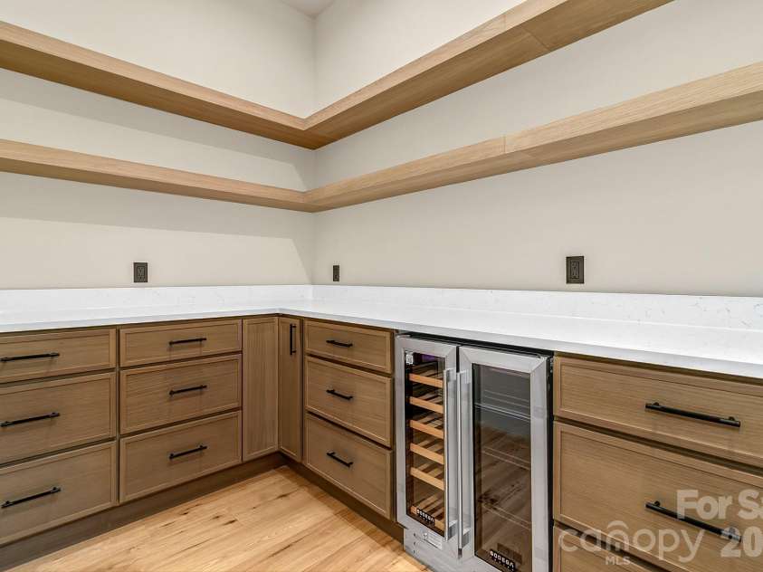 407 Melnick Terrace, Asheville, NC 28803.  MLS# CAR4410571, YatesRealty ID 44701. 