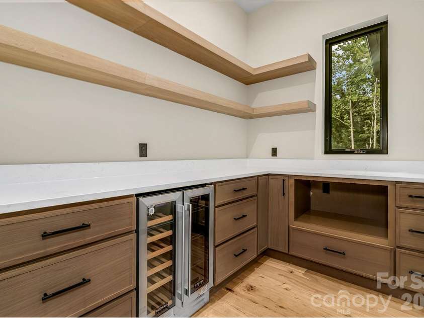407 Melnick Terrace, Asheville, NC 28803.  MLS# CAR4410571, YatesRealty ID 44701. 