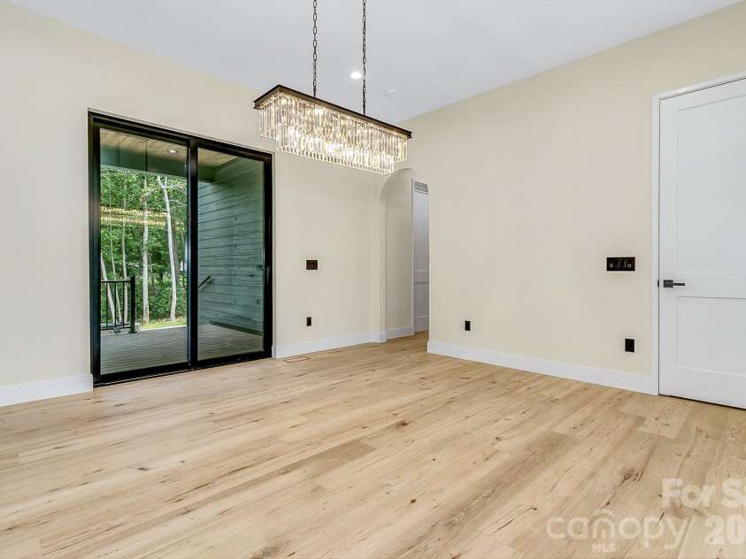 407 Melnick Terrace, Asheville, NC 28803.  MLS# CAR4410571, YatesRealty ID 44701. 