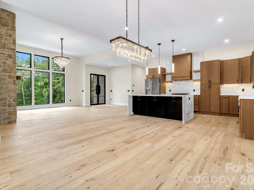 407 Melnick Terrace, Asheville, NC 28803.  MLS# CAR4410571, YatesRealty ID 44701. 