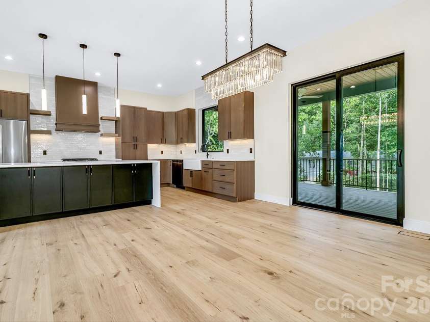 407 Melnick Terrace, Asheville, NC 28803.  MLS# CAR4410571, YatesRealty ID 44701. 