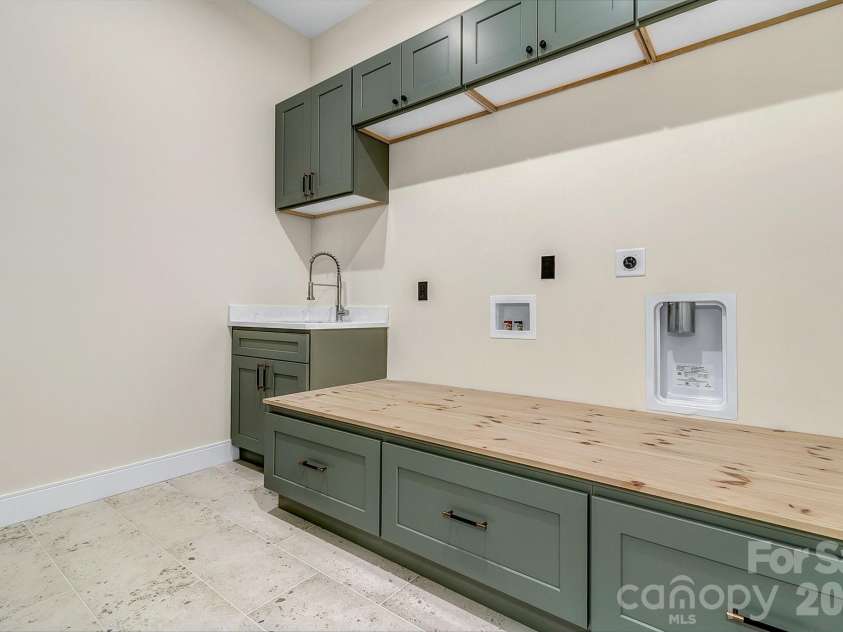 407 Melnick Terrace, Asheville, NC 28803.  MLS# CAR4410571, YatesRealty ID 44701. 