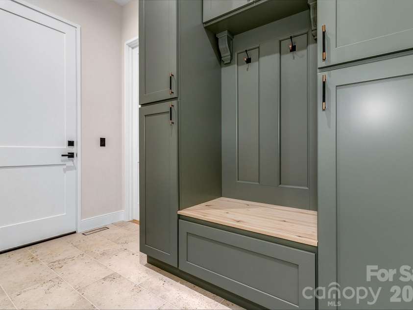 407 Melnick Terrace, Asheville, NC 28803.  MLS# CAR4410571, YatesRealty ID 44701. 