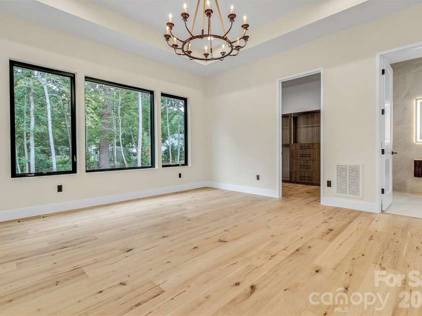 407 Melnick Terrace, Asheville, NC 28803.  MLS# CAR4410571, YatesRealty ID 44701. 