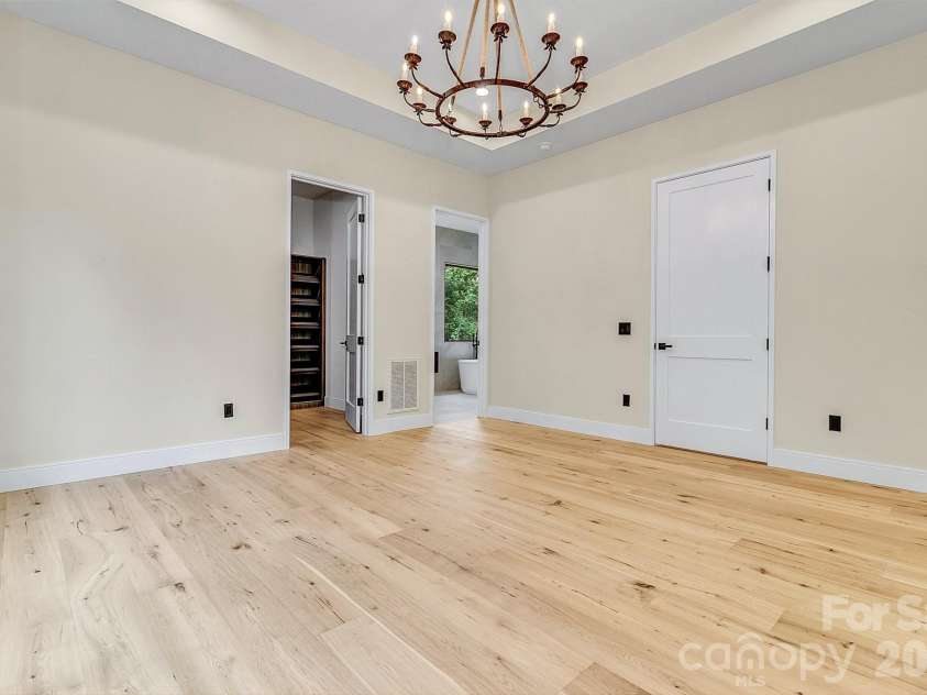 407 Melnick Terrace, Asheville, NC 28803.  MLS# CAR4410571, YatesRealty ID 44701. 