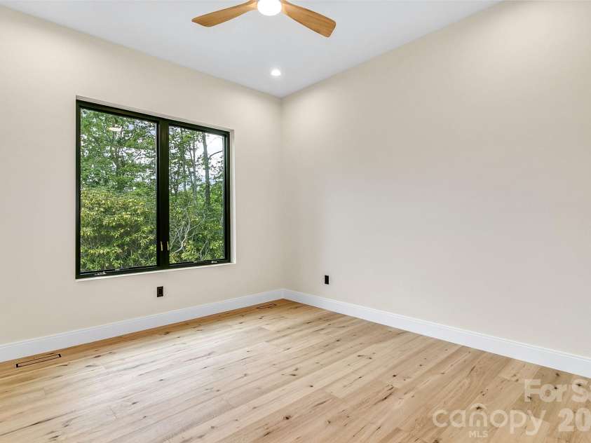 407 Melnick Terrace, Asheville, NC 28803.  MLS# CAR4410571, YatesRealty ID 44701. 