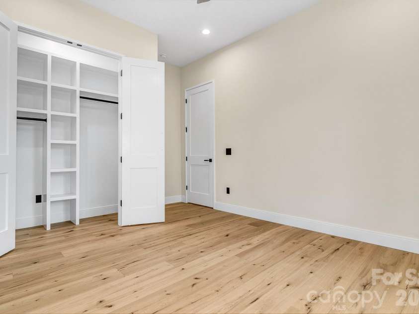407 Melnick Terrace, Asheville, NC 28803.  MLS# CAR4410571, YatesRealty ID 44701. 